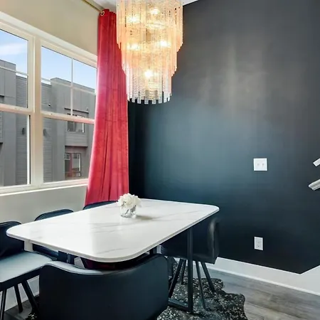 Holiday home New Diva Retreat 13beds Rooftop Views Free Parking *