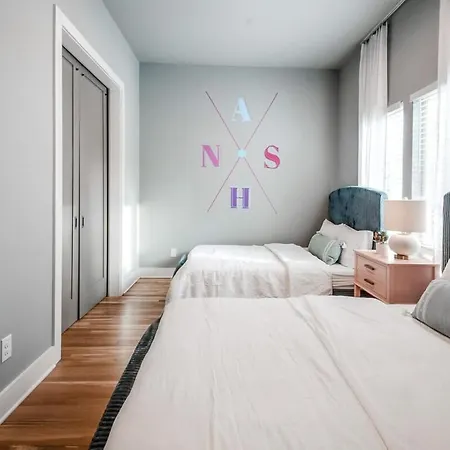 Holiday home New Dolly's Oasis 13beds City Views Near Downtown *