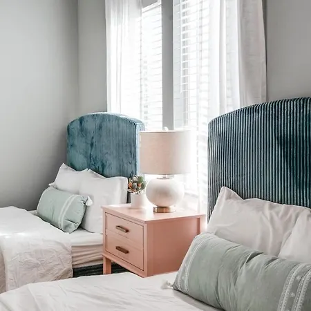Holiday home New Dolly's Oasis 13beds City Views Near Downtown *