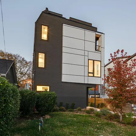 Nash Chic Near Dt Rooftop Luxe Comfort Holiday home *