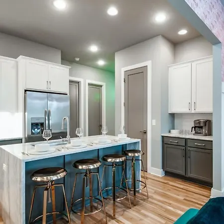 Holiday home New Dolly's Oasis 13beds City Views Near Downtown