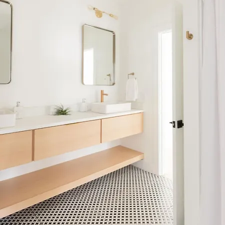 Holiday home Nash Chic Near Dt Rooftop Luxe Comfort