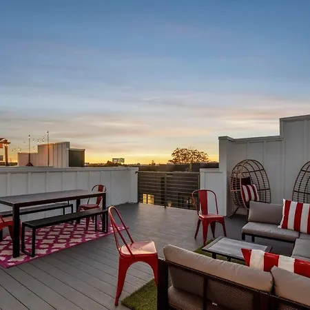 New Diva Retreat 13beds Rooftop Views Free Parking Holiday home