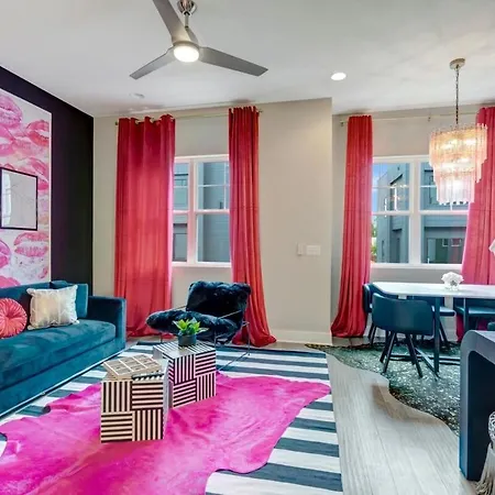 Holiday home New Diva Retreat 13beds Rooftop Views Free Parking Nashville