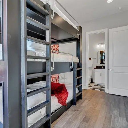 New Diva Retreat 13beds Rooftop Views Free Parking Holiday home *