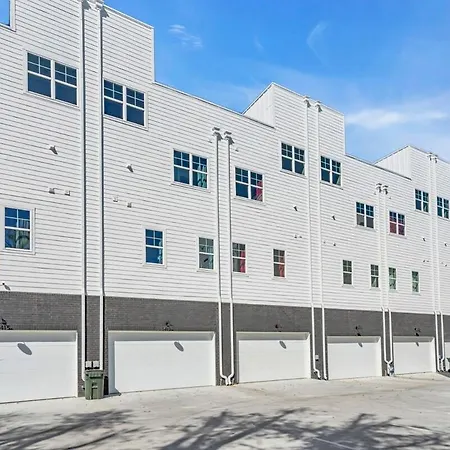 Holiday home New Diva Retreat 13beds Rooftop Views Free Parking Nashville