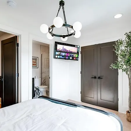 The Duo - 24 Beds & Stunning City Views Rare Find Holiday home