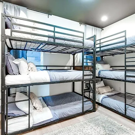 The Duo - 24 Beds & Stunning City Views Rare Find *
