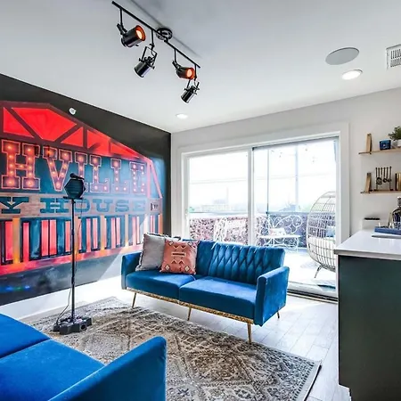 The Duo - 24 Beds & Stunning City Views Rare Find Holiday home *