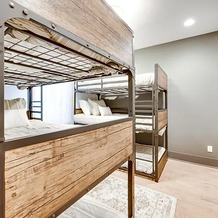 Holiday home Sky High Cowgirl Luxe 4br With Rooftopdeck Karaoke