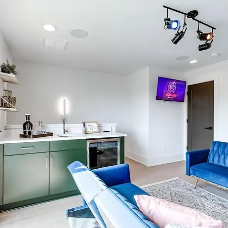 The Duo - 24 Beds & Stunning City Views Rare Find *