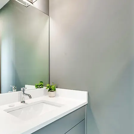 The Duo - 24 Beds & Stunning City Views Rare Find *