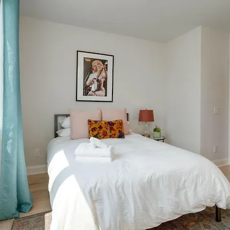 Country Thunder - Private Balcony - 5 Min Walk To Geodis Park Holiday home Nashville