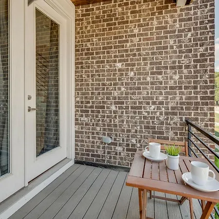 Country Thunder - Private Balcony - 5 Min Walk To Geodis Park Holiday home *