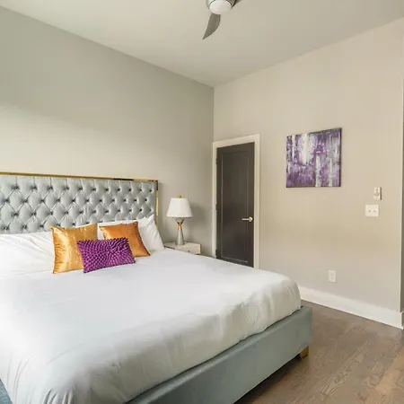 Holiday home 2 Luxe Midtown Homes - Sleeps 24 - Mins To Broadway Nashville