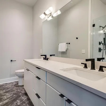 - 2998 Belwood St Holiday home *