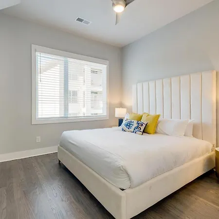 Holiday home - 2998 Belwood St
