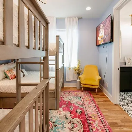 Luxury Retreat: Rooftop Hot Tub Double Deck & Game * Nashville