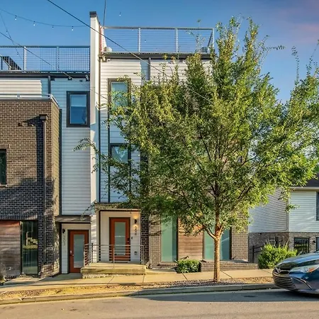 Luxury Retreat: Rooftop Hot Tub Double Deck & Game Nashville