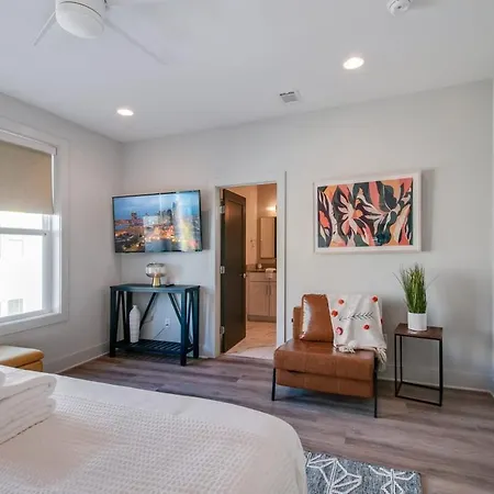 East Nash Lux - 13 Beds & Views Holiday home *