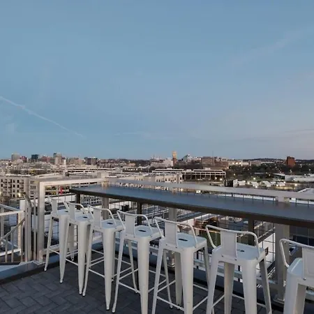Luxury Retreat: Rooftop Hot Tub Double Deck & Game *
