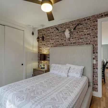 Luxury Retreat: Rooftop Hot Tub Double Deck & Game