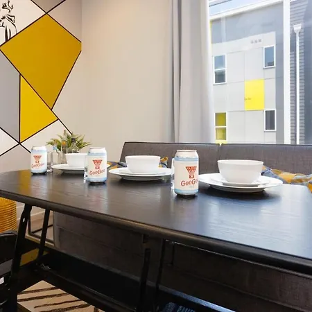 East Nash Double - 26 Beds Fast Nashville