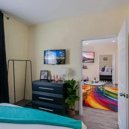 Apartment New 4 Bedroom Near Dt Walk To Restaurants *
