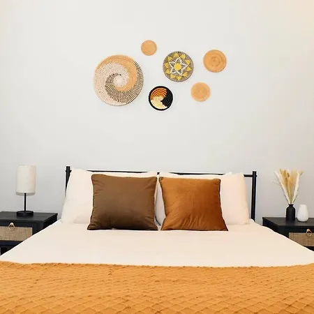 Luxurious Retreat * King Bed * Game
