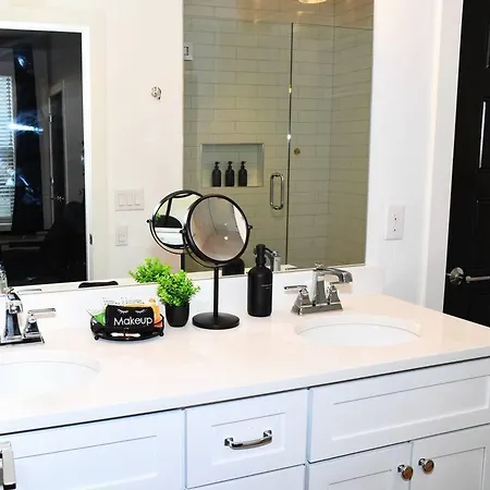 Luxurious Retreat * King Bed * Game Nashville