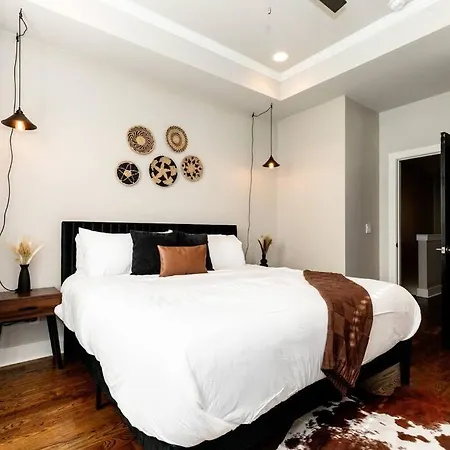 Luxurious Retreat * King Bed * Game Holiday home Nashville
