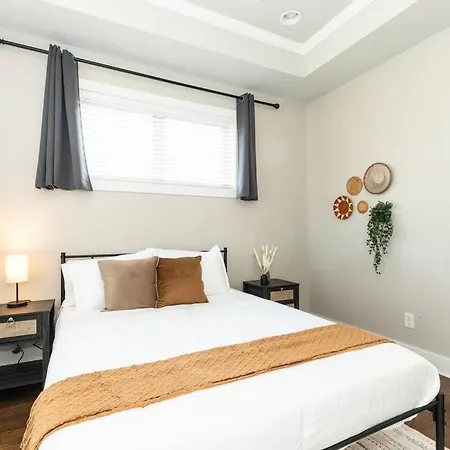 Luxurious Retreat * King Bed * Game *