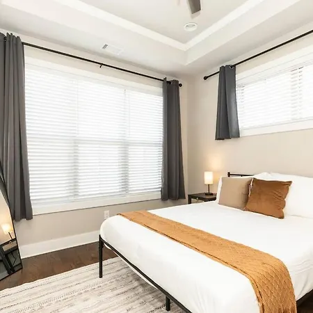 Holiday home Luxurious Retreat * King Bed * Game *