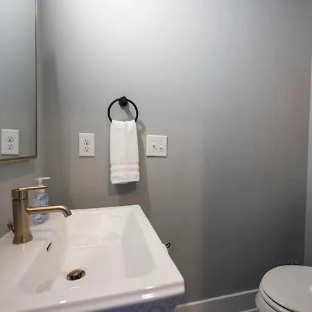 Holiday home Rooftop Skyline Views Dt Nash Sleeps 12 *