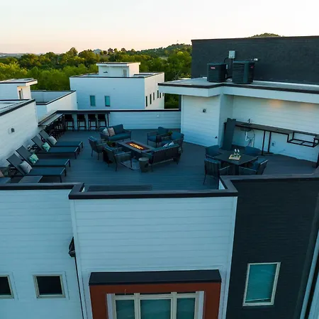 Rooftop Skyline Views Dt Nash Sleeps 12 Holiday home Nashville