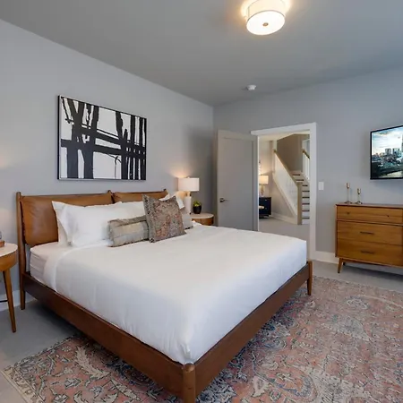 Holiday home Rooftop Skyline Views Dt Nash Sleeps 12 Nashville