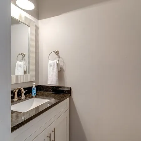 Cozy 2 Bed Twnhse Close 2 Dt Sleeps 4 * Nashville