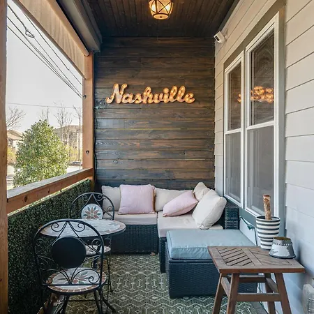 Cozy 2 Bed Twnhse Close 2 Dt Sleeps 4 Holiday home Nashville