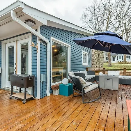 Historic East Nash Sleeps 6 *