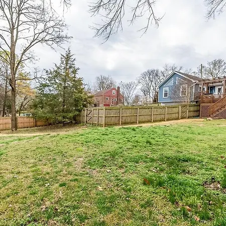 Historic East Nash Sleeps 6 Holiday home *