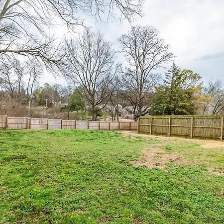 Historic East Nash Sleeps 6 Holiday home