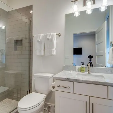 Holiday home 10 Percent Off New Downtown Sleeps 8 Nashville
