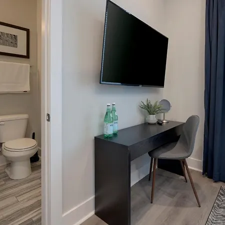 Holiday home New Lux Townhome 6 Mins To Dt Rooftop Sleeps 12 Nashville
