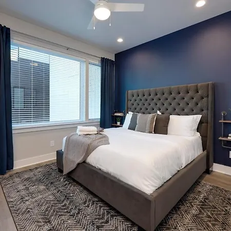 New Lux Townhome 6 Mins To Dt Rooftop Sleeps 12 Holiday home