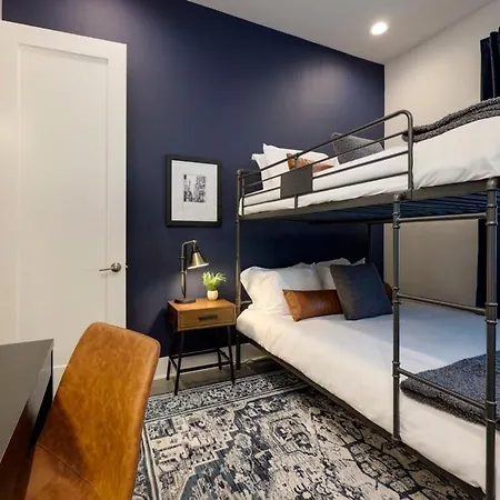 New Lux Townhome 6 Mins To Dt Rooftop Sleeps 12 *