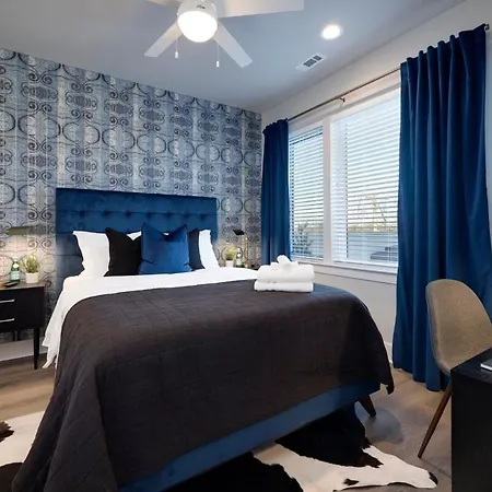 New Lux Townhome 6 Mins To Dt Rooftop Sleeps 12 Holiday home