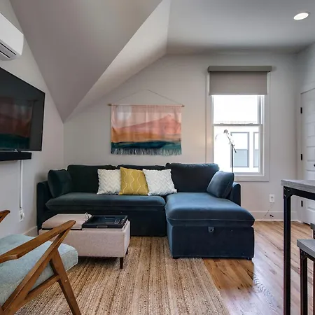 Holiday home Modern East Gem, Walk To Local Favorites, Cozy Den, Workspace & Smart Tvs, Fully Equipped Kitchen, Garage & Fast Wifi, Near Mas Tacos, Rosepepper & Five Points, 10 Min To Broadway & Nissan Stadium, 24 Hr Hospitality *