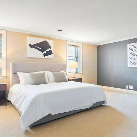 Landing - Modern With Amazing Amenities Apartment