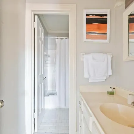 Landing - Modern With Amazing Amenities *