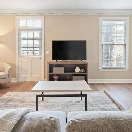Apartment Landing - Modern With Amazing Amenities *